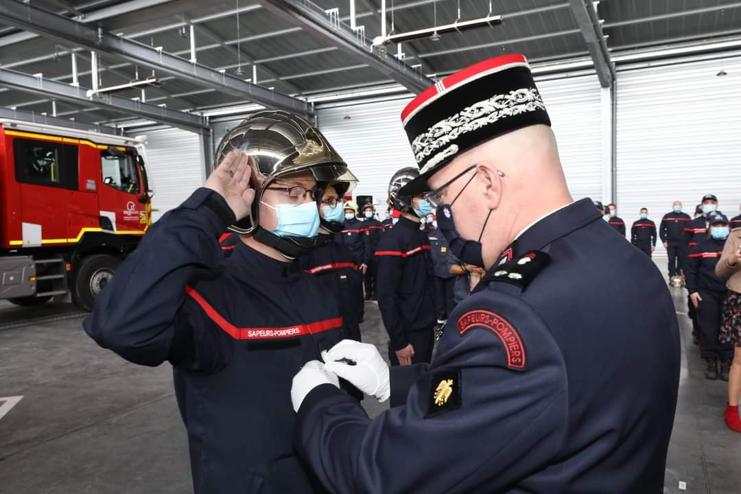 StormeVanden's tweet photo. Quelle satisfaction, quelle honneur ! Un nouveaux chapitre commence. 💪 🚒 🥂 🔥 https://t.co/2lGEICinM2