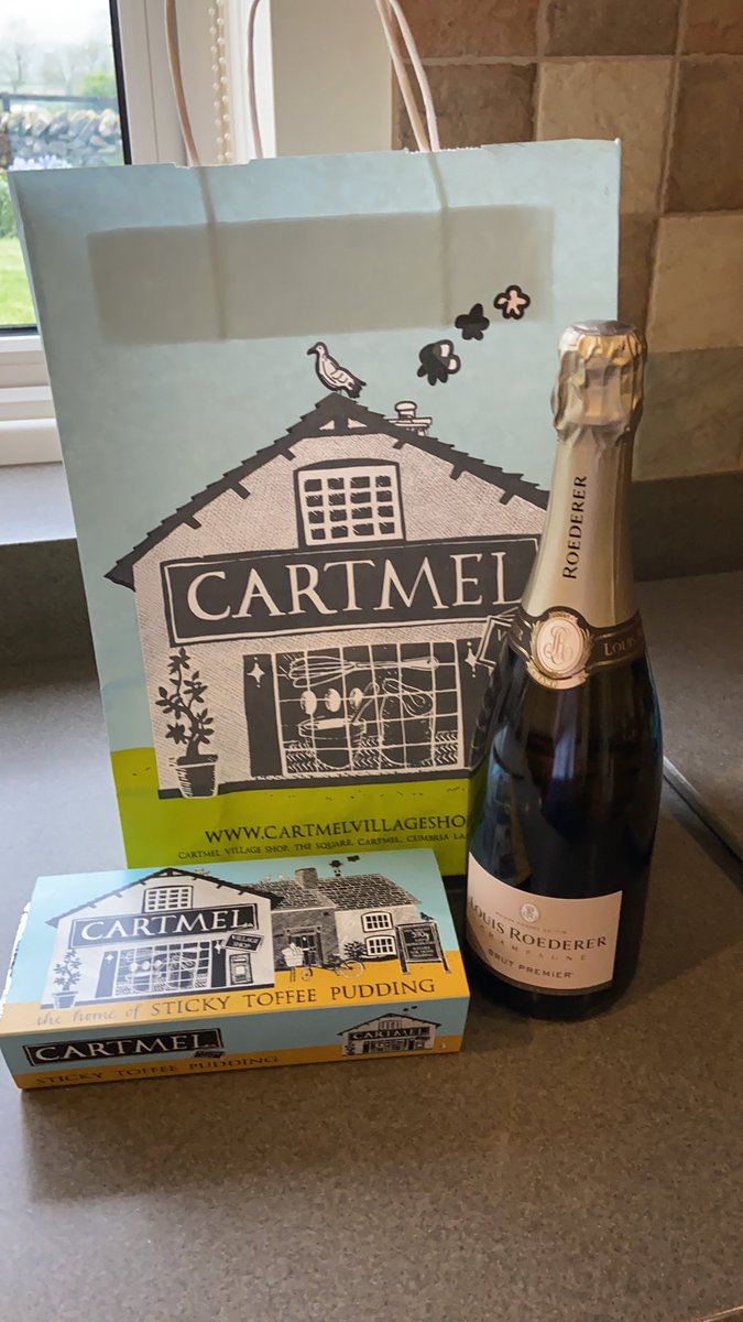 BewleyRacing's tweet photo. WINNER 🍾 Mah Mate Bob won @Cartmelrace today under a confident ride from @Bewley_Jonny! Well done to John Wade and all the team at home! #stickytoffee #braveperformance https://t.co/fBzGqo1hR6