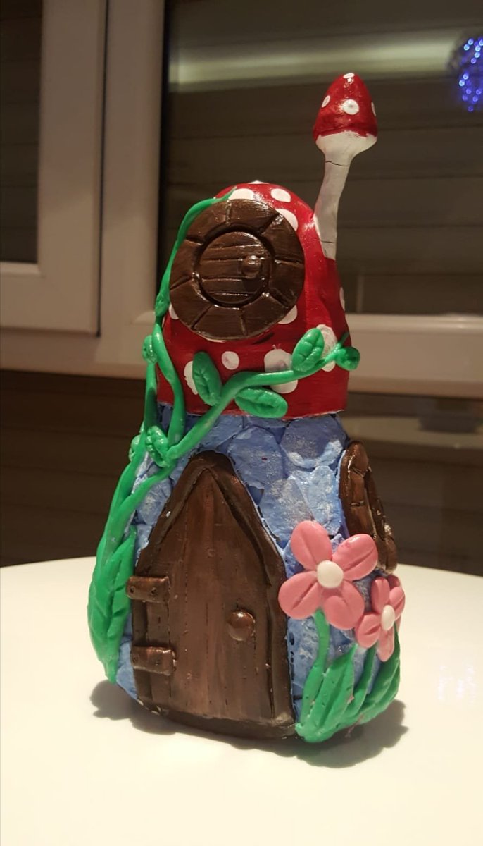 youtu.be/4V3tFFNY7ag
Şişeden masal evi yapımı. Arkadaşlar videomu beğenip kanalıma abone olursanız sevinirim