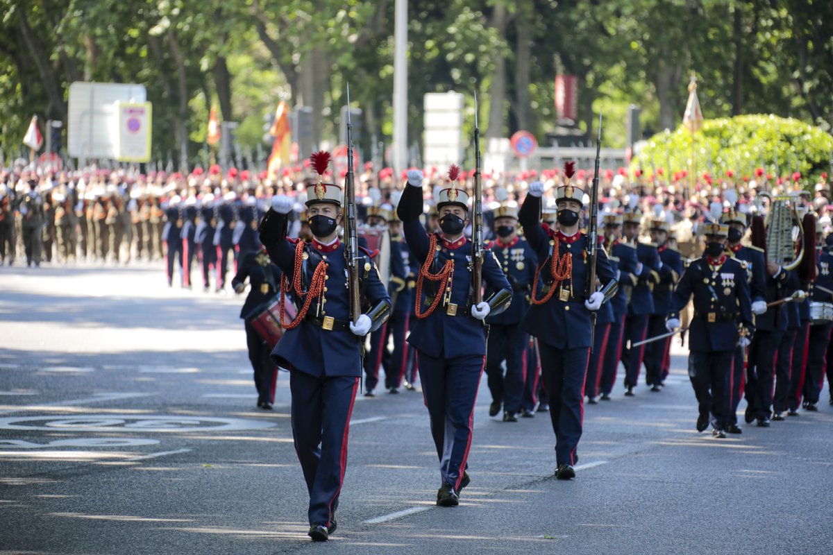 Defensagob's tweet photo. #BuenasTardes
¡Muchísimas gracias! por todas las muestras de cariño que habéis mandado hoy #DIFAS21 a nuestros hombres y mujeres de las #FAS. Es un día muy entrañable y nos hace recordar nuestro compromiso defendiendo la paz y la seguridad.
#FuerzasArmadasTradicióneInnovación https://t.co/u3DdoPWnKa