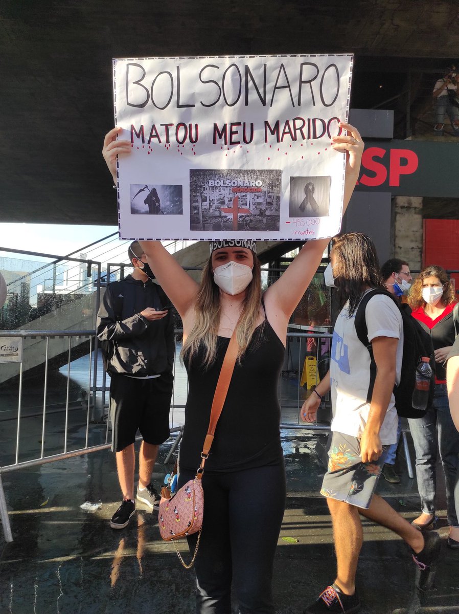 Senti vontade de chorar e falei que queria poder abraça-la.