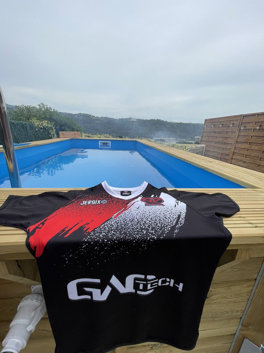 manadek_asso's tweet photo. 💥🤩 Nous vous présentons avec une grande fierté nos maillots officiel ! MANADEK eSport. 

Tout nos joueurs on bénéficié de ce geste de la part de L’association. 

« Un grand Merci a @MohraNadir avec qui sans lui rien de toutes cette ampleur pourrais être possible » 
#MAX 🎙 https://t.co/OC6vHMIyeF