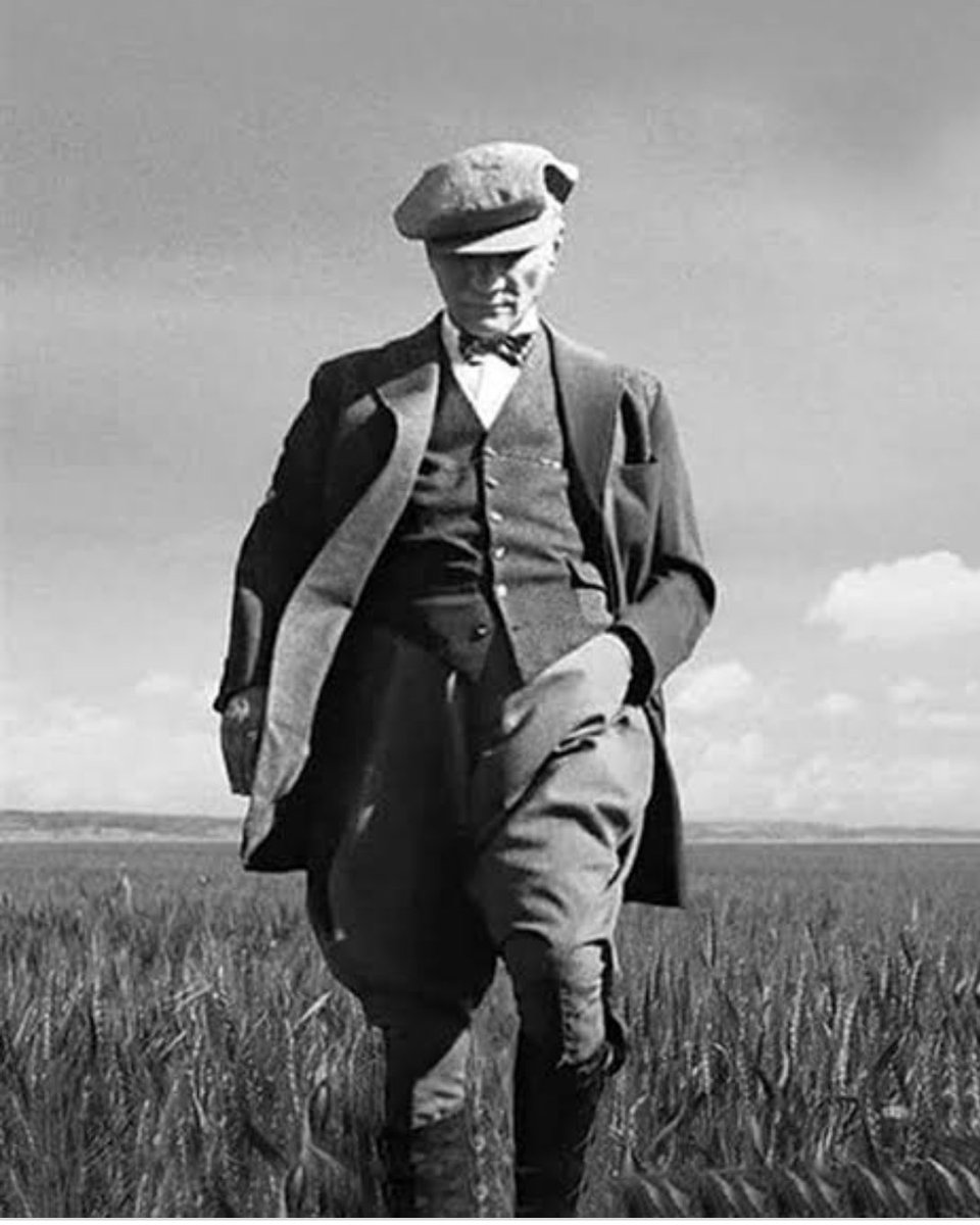 Kurduğun ülkede seni yok sayan, sana hakaret eden her kim varsa alçaktır, namussuzdur, vatan hainidir.