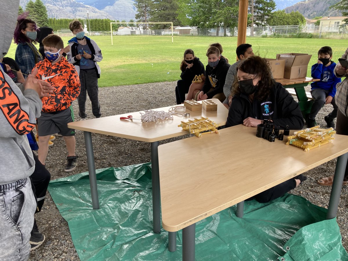 The grade 6/7s finally got a chance to test their spaghetti bridges on Friday! And our outdoor classroom allowed us to hold the competition even in the rain 💪🌧️☂️#SESSProud #SD53 #ADST #designthinking <a href="/kbrunton4/">Kelly Brunton</a>