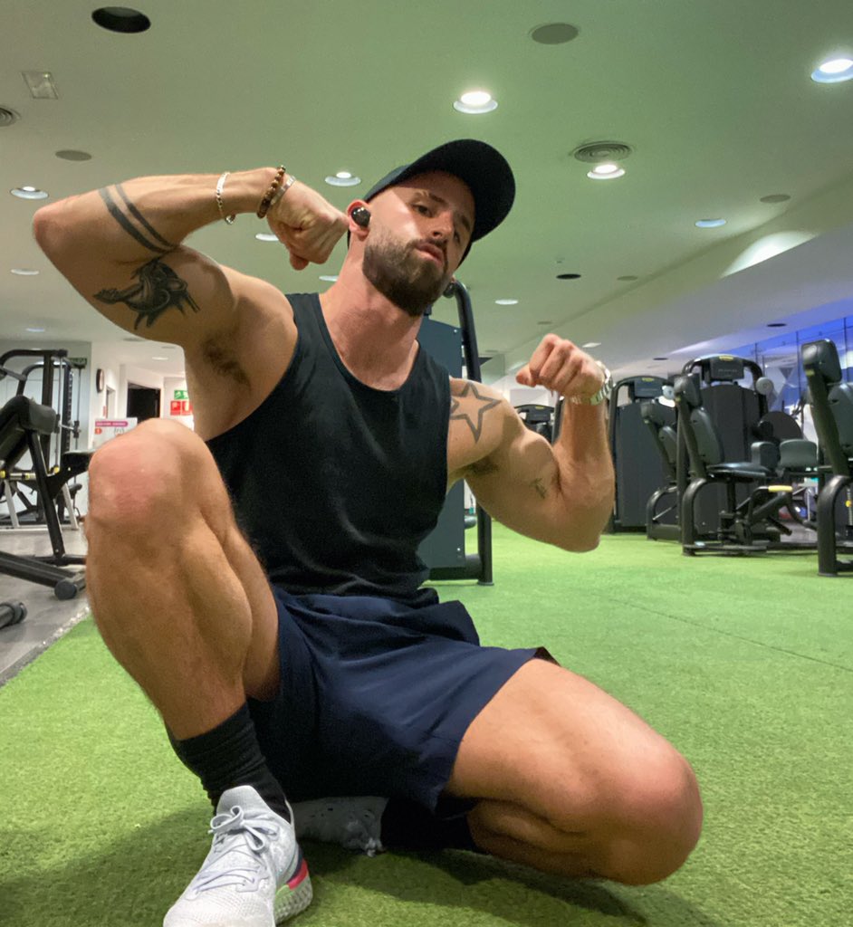 E2k7as_XwAQgn9l?format=jpg&name=medium