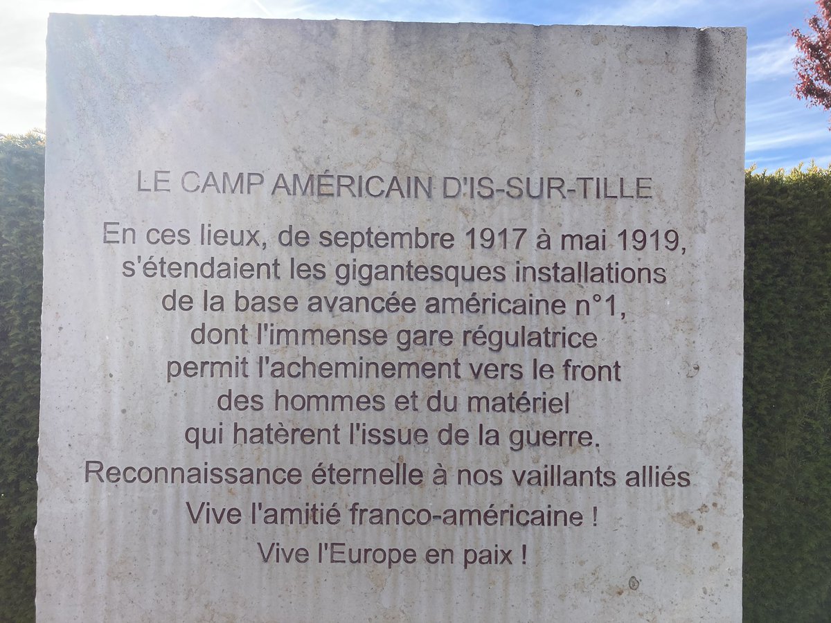 Chattancourt's tweet photo. La cheminée du foyer des officiers du camp Williams. Cette cheminée est le seul vestige du grand camp américain (1917-1919) qui se situé à #IssurTille en  #CôtedOr #lacotedorjadore #WW1 #Chattancourt  @issurtille #Histoire #AEF #USA https://t.co/6Mv4dWDbaW