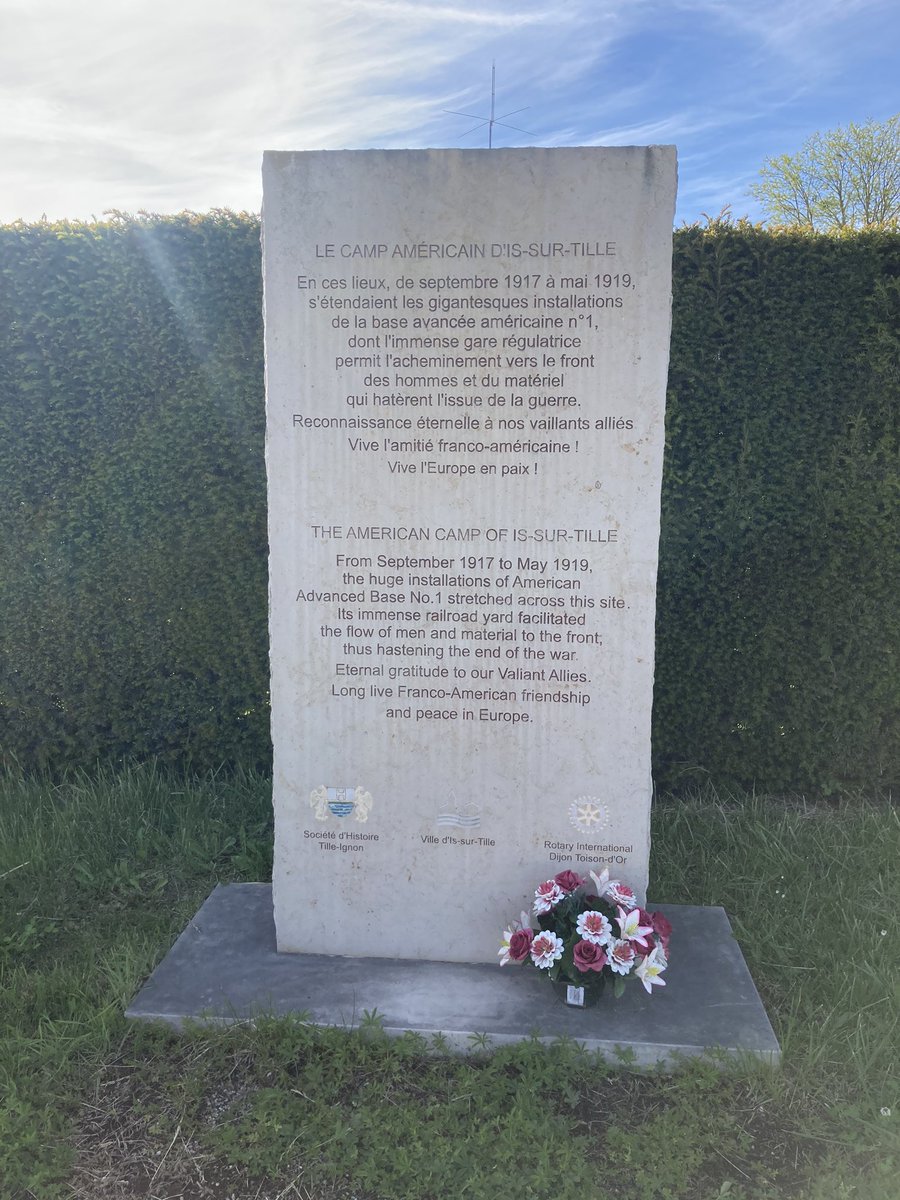 Chattancourt's tweet photo. La cheminée du foyer des officiers du camp Williams. Cette cheminée est le seul vestige du grand camp américain (1917-1919) qui se situé à #IssurTille en  #CôtedOr #lacotedorjadore #WW1 #Chattancourt  @issurtille #Histoire #AEF #USA https://t.co/6Mv4dWDbaW