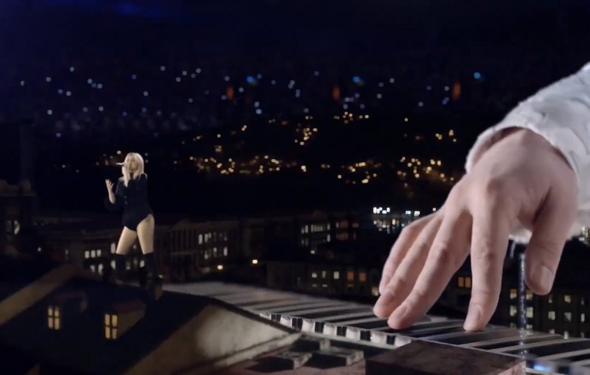 leeknelly's tweet image. THE OUTFIT. THE HAIR. THE VOCALS. 1 MINUTE, 30 SECONDS, IDGAF. SELENA ATE.