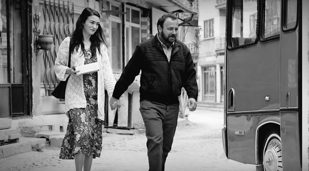 Allah kalbinize ektiğiniz çiçek bahçelerini sulayacak insanlarla karşılaştırsın 🖤
#GönülDağı