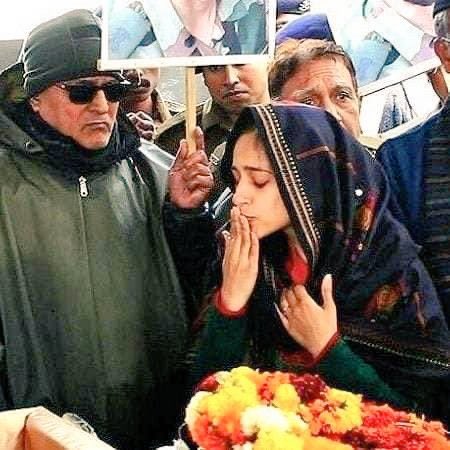 These pictures give me goosebumps!
Saluting the bravery & patriotism of Lt. Nikita Kaul.
A tribute fit for the sacrifice made by Martyr Major Dhoundiyal for our motherland. After losing her husband to terrorism, Nikita joins the Indian Army.
#BharatKiBeti
@adgpi https://t.co/nsgDWs2iZA
