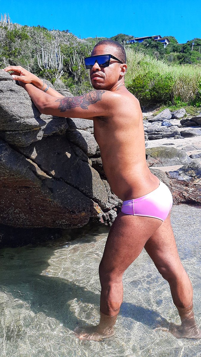 GuihMenegatti's tweet photo. Muito modelo ele 🤭
.
.
.
#Foto #Retrato #Happy #Vivendo #Curtindo #Momentos #GoodVibes #Calor #Sol #Bronze #Praia #Mar #BoyRJ #MeninoDoRJ #GarotoRJ #NegroRJ #NegroLindo #BoysDeSunga #BoyDeSungaRosa #Brasil #RioDeJaneiro #RJ #Errojota #Búzios #PraiaDaFoca https://t.co/tOkEHCuRFo
