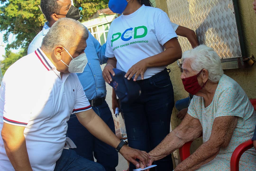 Marcoriveroa's tweet photo. 🧓 Hoy reconocemos con mucho amor y cariño a todos los Adultos Mayores en su Día.

Una expresión de amor, cariño a todas esas mujeres y hombres que con sus años de vida nos siguen enseñando y educando para enfrentar grandes desafíos en nuestro seno familiar.

#DíaDelAdultoMayor https://t.co/tN7TExbfj6