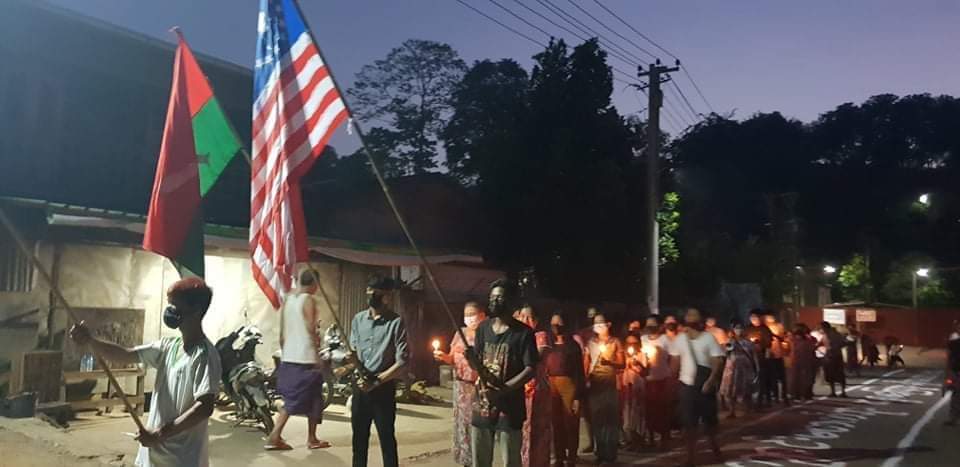 ariel16557232's tweet photo. Scenes of people protesting against the military dictatorship in Hpakant's Mashikahtaung ward. 
#May29Coup
#GlobalArmsEmbargo
#WhatsHappeningInMyanmar https://t.co/zdkSpR7B4x