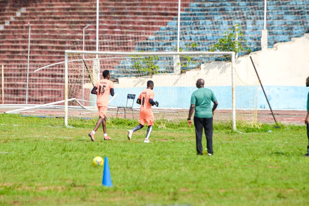 GatewayUnitedFC's tweet photo. Pre-match warm-up routine

#GODGATE #NNL21 https://t.co/GPDkZDBEEt