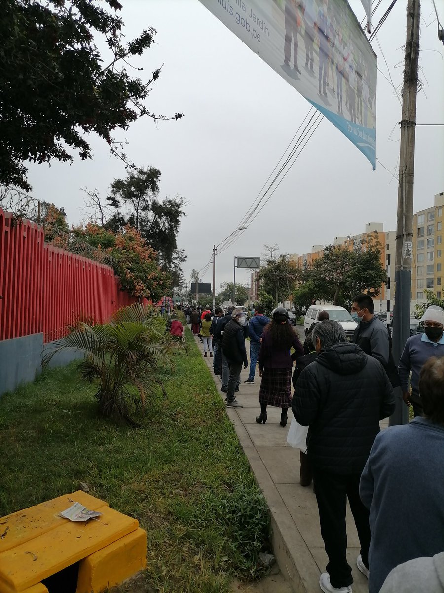 MRMD_TF's tweet photo. En la esquina debemos llegar a la otra esquina @FSagasti @presidenciaperu @congresoperu @Minsa_Peru @SuSaludPeru @RPPNoticias @canalN_ https://t.co/ocApDbznUK