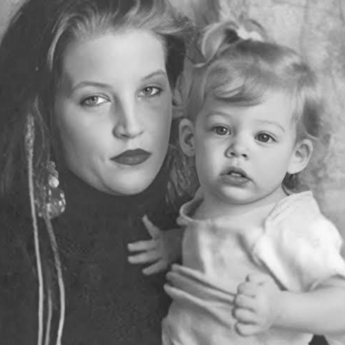 Hoje (29/05) é aniversario da Riley Keough  Happy Birthday 