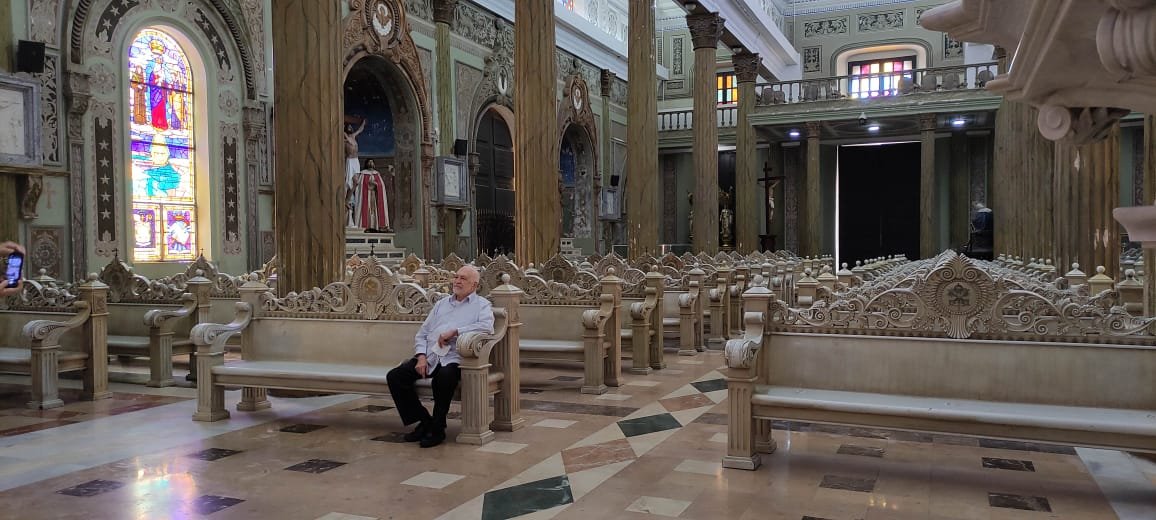 Mi padre visitando y agradeciendo a nuestra Virgen de la Chinita, Maracaibo, 29 de mayo del año 2021.