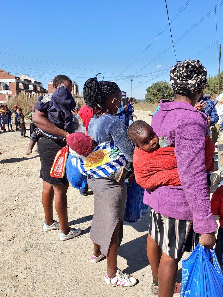 ChangeAgentSA's tweet photo. A community I've come to know & learn from. A diverse group of people that if you pause & listen, you realise how our hopes & dreams, our challenges & fears make us no different to each other as human beings. But how often do we pause & LISTEN to understand?
#SharingLight 🙏🏼🕯❤ https://t.co/B7V9K0f8Jq
