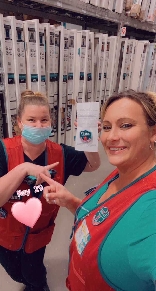 Shout out to Robin in paint for being an outstanding team player here in #0631 .. You Rock! <a href="/FerdGonzalez01/">Ferdinand Gonzalez</a> @LauraG813R1 <a href="/BenitoKomadina/">Benito.Komadina@Lowes</a>