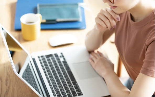今の情報社会において、
本、ネット、Youtubeを使って
独学で多くのことを学べます。

ではなぜ勝てないのか？

それは独学では
何が正解で何が不正解なのか
分からないからです。

成功者のフィードバックは
成長に必要不可欠です。