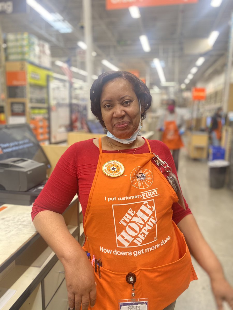 Congratulations Rose on your VP award!! Outstanding customer service.@Tino_Longobardi @LourdesPerry @nola_HD0904 @JesseSalem6 @simonebushell8 @pdc4846