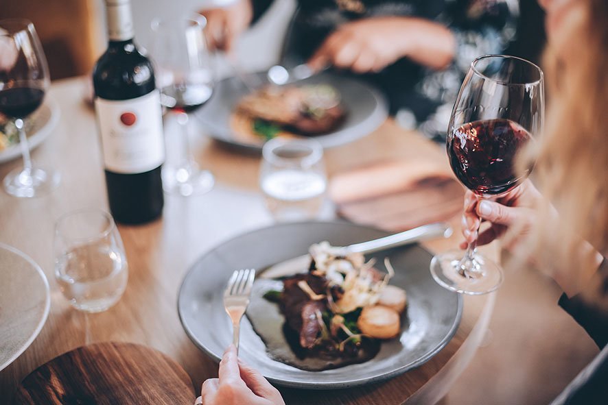 MoreThanFoodMag's tweet photo. .@SteenbergHotel welcomes families with warming rates.

Create unforgettable memories &amp; make the idyllic 5-star Steenberg Hotel &amp; Spa your family’s safe haven amidst the vineyards during the July school holidays with appealing winter rates for locals. https://t.co/9Z8tHCjNm4