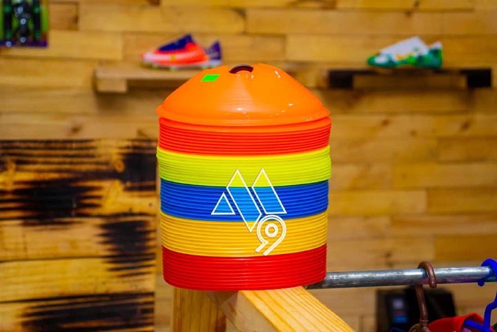 mshambuliaji's tweet photo. M9 SPORTS STORE.
.
Napenda kuwajulisha wadau wote wa michezo ambao wamekua wakiunga mkono harakati za kuisogeza mbele sekta ya michezo kuwa Duka letu la #m9sportsstore la #DarFreeMarket Kinondoni linatoa huduma ya kuuza bidhaa za michezo kwa Bei ya Jumla. Tuambie idadi yoyote https://t.co/d3UZc860GZ