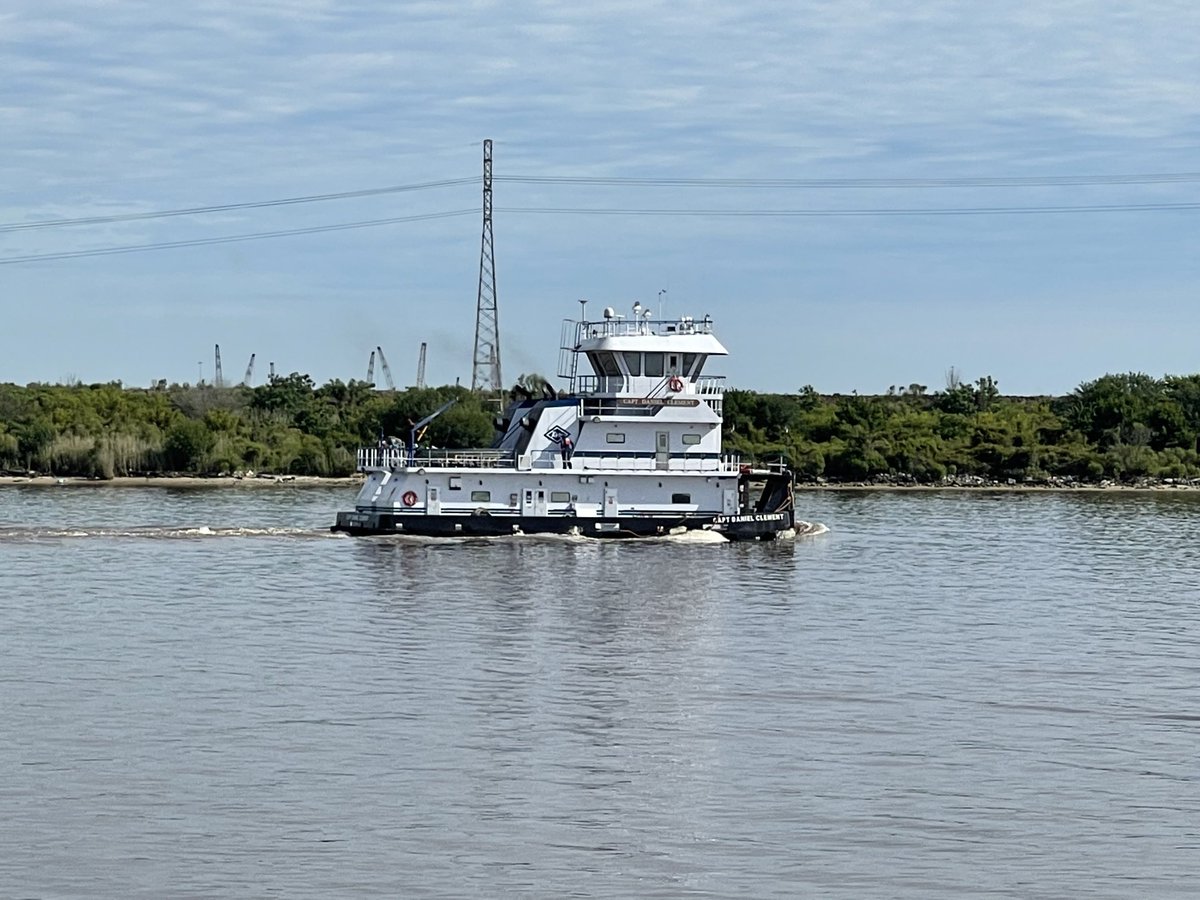 BasilKaratzas's tweet photo. And some more marine traffic from the Bayou, #pushboats, #towboats, #tankbarges and all

⁦@BMKaratzas⁩ #KaratzasImages #JonesAct #HoustonShipChannel https://t.co/58RK757388