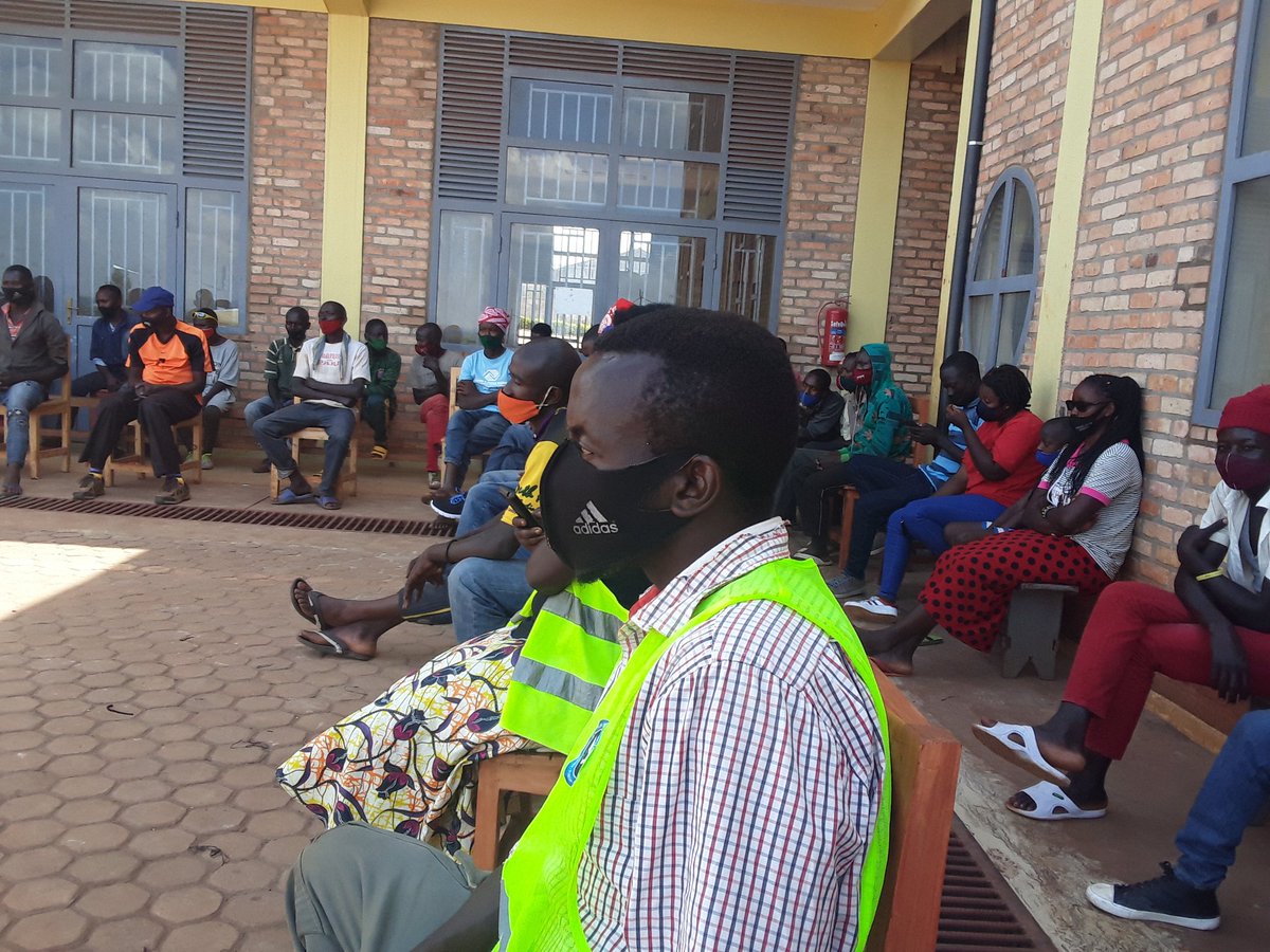 INDEMYAMIHIGOS1's tweet photo. Save kuri uyu wa gatandatu tariki ya 29/5/2021 habaye igikorwa cyo gusoza urugerero rw'Indahangarwa.
Intore z'indahangarwa zakoze imikorongiro itandukanye harimo no gusigasira igisenge ndetse n'umukino njyarugamba wa karate.
Ikigikorwa cyitabiriwe n'umutahira w'intore mu karere. https://t.co/lodkc3sCUM