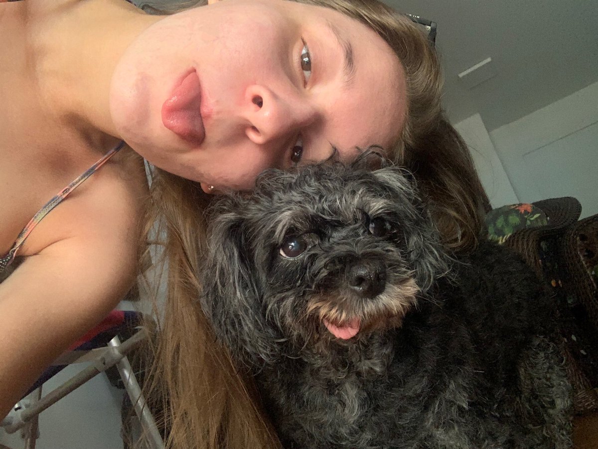 Kali_1909's tweet photo. “Um cachorro não se importa se você é rico ou pobre, apenas de seu coração a ele, e ele lhe dará o dele.”
(Marley e Eu)
Eu te amo demais minha Melzinha ❤️ https://t.co/0xgGxtrCsN