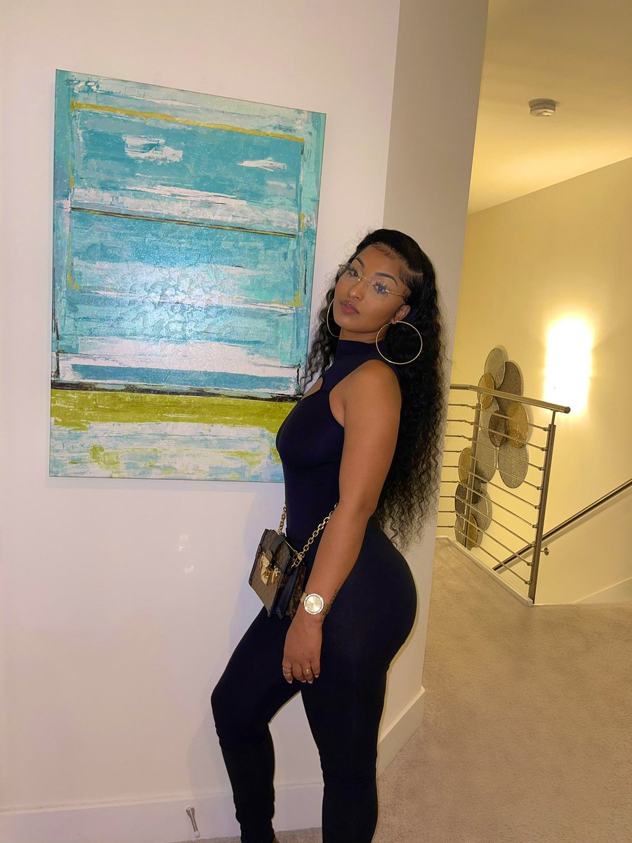 SHENYENG's tweet photo. Yaad gyal dem have di curves 🇯🇲 https://t.co/ddpuj4HCNv