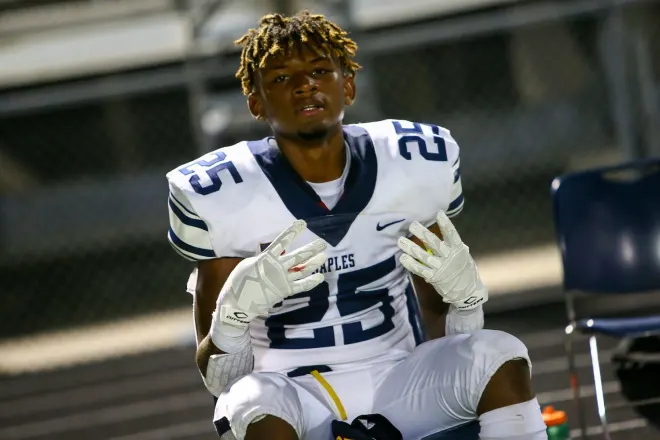 Corey_Bender's tweet photo. 2023 DB Jonas Duclona was awarded his first offer on Friday, and it was delivered by in-state #UF.

The Naples standout is also a teammate of #Gators target Devin Moore.

“We are best friends. We have known each other since third or fourth grade.”

STORY: https://t.co/mD4A3s7YeA https://t.co/SCc1DVRh8g