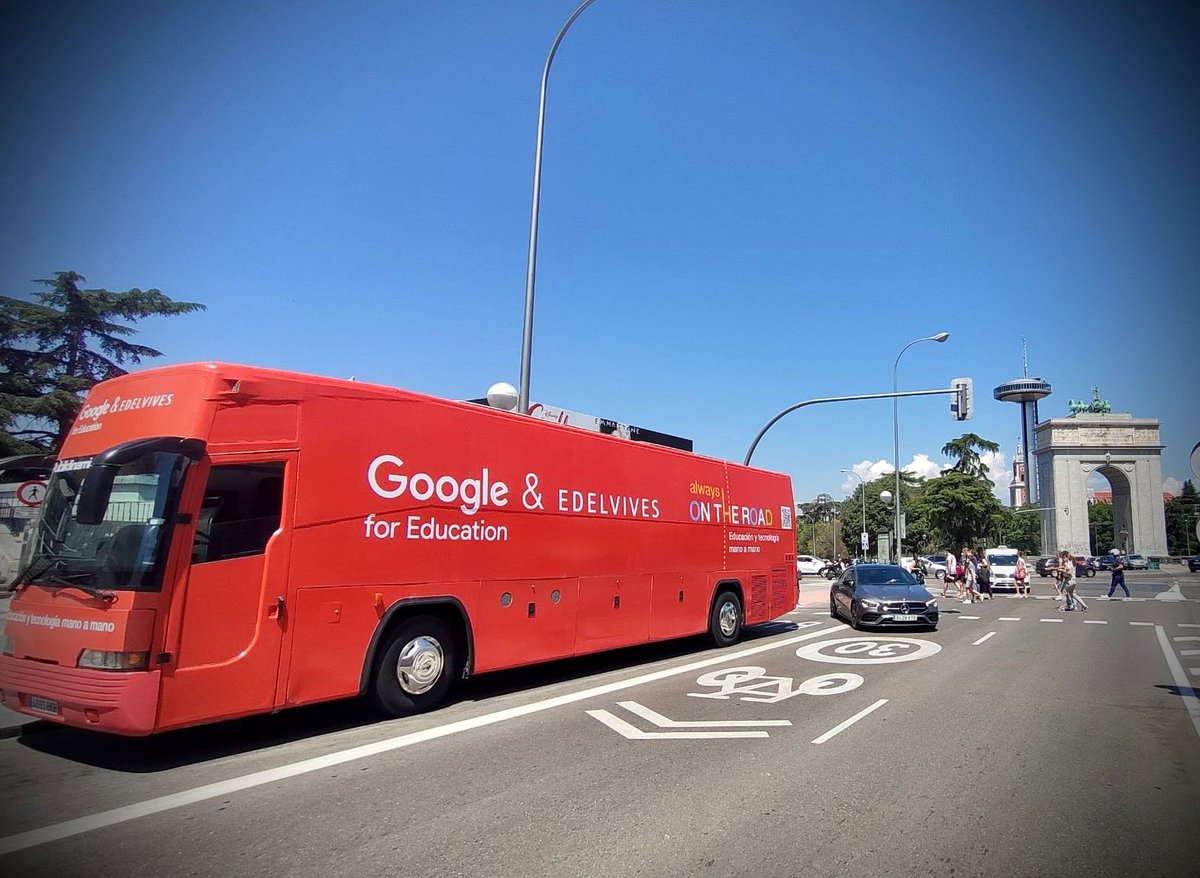 EdelvivesPRO's tweet photo. .@GoogleForEdu y Edelvives te llevamos al futuro. 
Te llevamos la transformación digital a tu colegio con Workspace, certificaciones oficiales para docentes y estudiantes y un montón de contenidos más. 
¿Vienes? 👉🏽https://t.co/7L1BUmogfC
#Alwaysontheroad #GoogleyEdelvives https://t.co/g56qfxW9qN