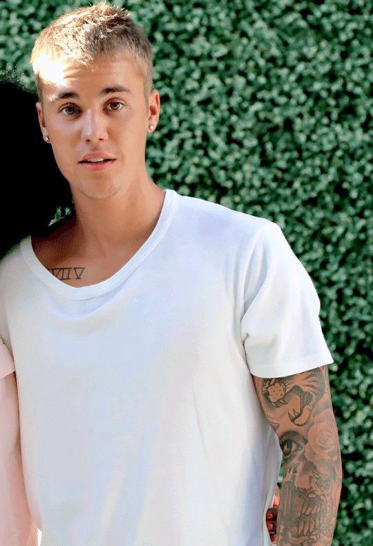 ArchivesJB's tweet image. I’m voting for @justinbieber at the Juno Awards #JFCJustinBieber!