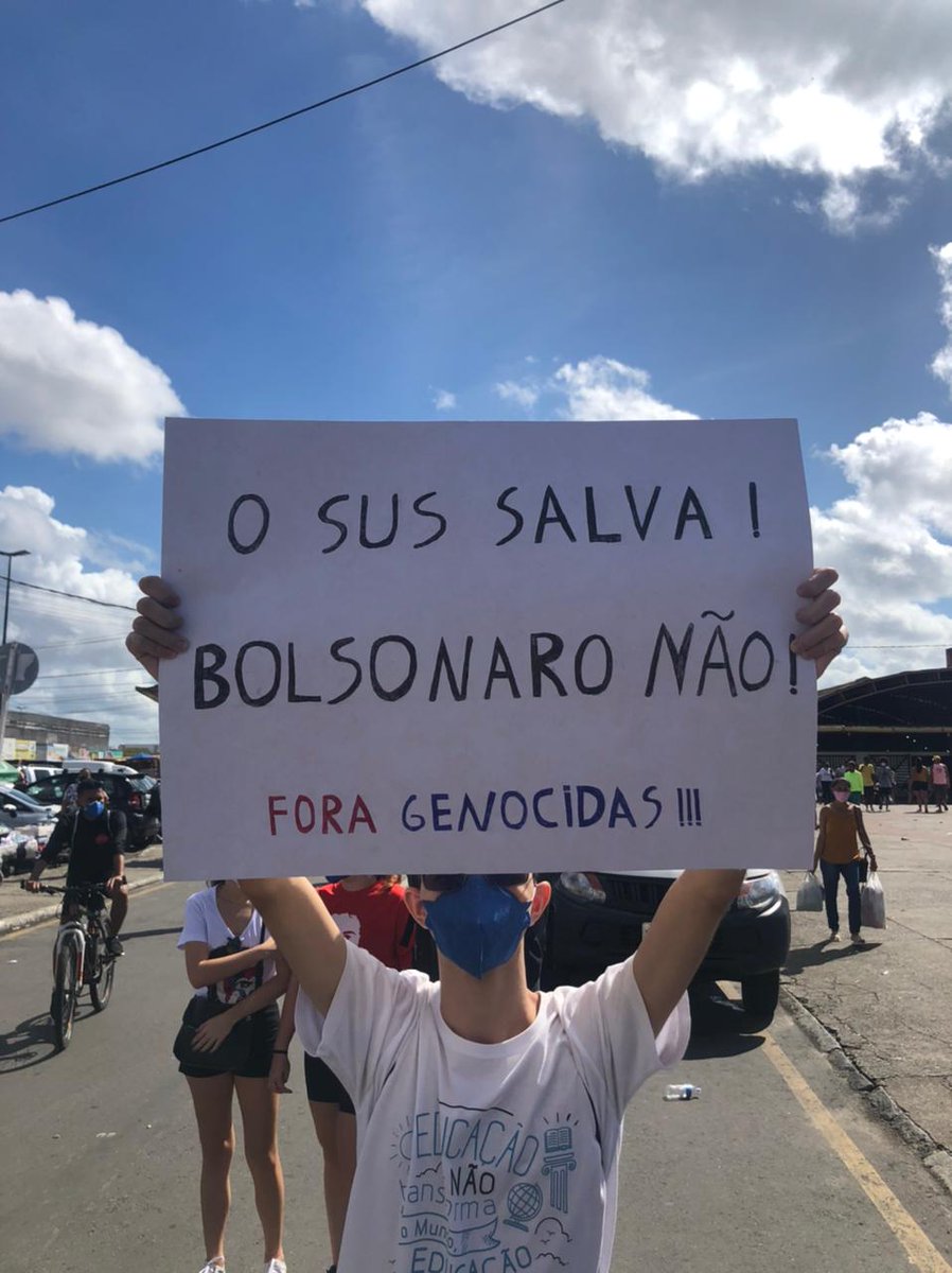 SenadorRogerio's tweet photo. #ForaBolsonaroGenocida agora em Aracaju. O povo quer vacina no braço e comida no prato. O povo quer FORA BOLSONARO!

#29MForaBolsonaro 
#29MPovoNasRuas 
#PovoNaRua 
#Aracaju https://t.co/OpDDmU1JQG