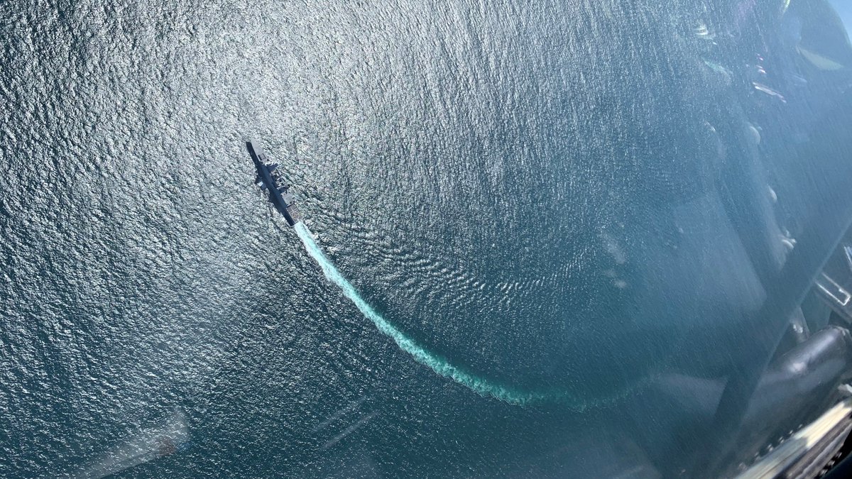 STRIKFORNATO's tweet image. Amazing aerial footage📷from @RoyalNavy 🇬🇧 736 NAS Hawk tracking @MarineNationale 🇫🇷 FS Forbin (D620) during #AtSeaDemo #FormidableShield 2021.
This exercise is the perfect opportunity to showcase interoperability and coherence within the participating nations.
#WeAreNATO