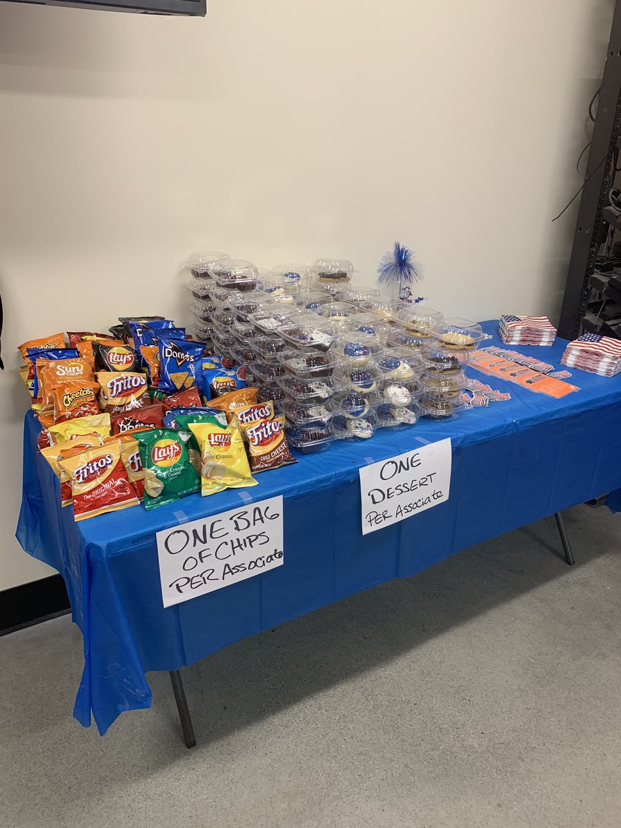 cam6218's tweet photo. #may21district237 3406 celebrating this Memorial Day weekend with some delicious treats and bagged lunches!!!@HomeDepotWLeb @jennerbec72 @whipplenh @stevenlongmoor1 @nh_carpenter @RodneyH52251948 @Noel18545207 @JasonArigoni https://t.co/AT2E3PmooB