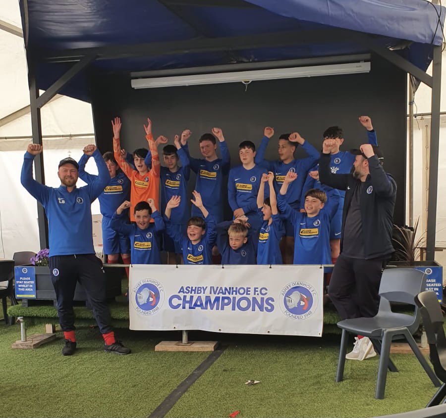 Congratulations to Lee, Shane, Ben and the u13’s for winning the Tamworth League!! 🏆

Top effort lads, well deserved!👏🏻