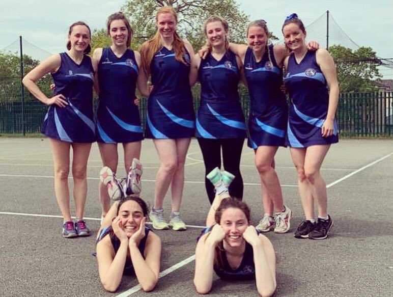 PutneyNetball's tweet photo. A win for all three teams today, the best way to start a Bank Holiday!
Well done to everyone who played!
#letsgoputney #netballsaturdays #hellosunshine #winnersaregrinners #netball #thesegirlscan #bankholidayweekend #akumafamily https://t.co/Kfc68bfU3t