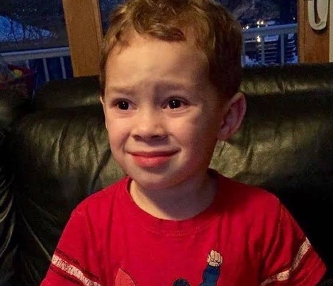 ดูหนังโป๊ข้างยายที่กำลังสวดมนตร์ ปรากฎใช้หูฟังบลูทูธวันนั้นแล้วแบตหมด เสียงออกมาข้างนอก อิสัด! ยายหยุดสวดมนก็เลยหันไปมองว่าหยุดไม 

ยายหันมามองชั้นแบบสโลว์โมชั่น คล้ายเวลาหยุดเดิน ขณะที่เสียง อื้อ-อ๊า ปั่บ! ปั่บ! ดังเป็นแบล็คกราวน์

หน้าของยายชั้นเป็นแบบนี้