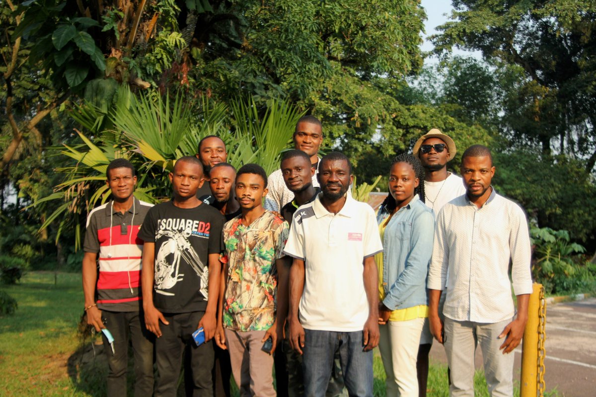 lesleerupp's tweet image. I am so grateful for this dedicated team from ENZO Services that diligently deep cleans our classrooms each weekend @TASOKinshasa. The sweeping, scrubbing, and scouring is often accompanied by a song and always a smile! Merci beaucoup! #Nettoyage #Excellence #Joy #Gratitude