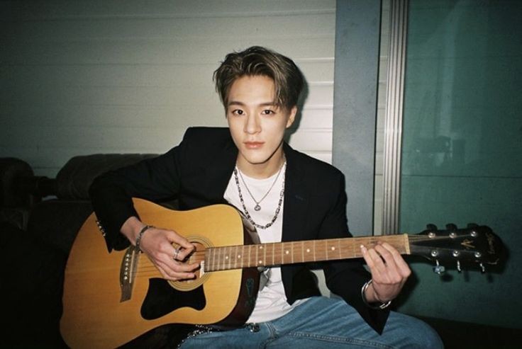 เธรด ㅡ พี่เจโน่ลุคพระเอกจอย​ boyfriend material ตั่งต่าง
