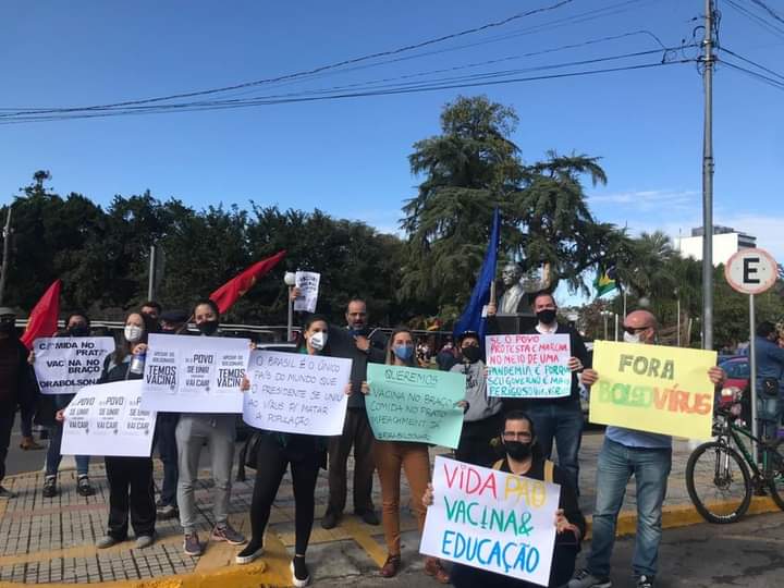 fernandapsol's tweet photo. Em Santana do Livramento/RS #29MForaBolsonaro https://t.co/mBoWA9wq5K
