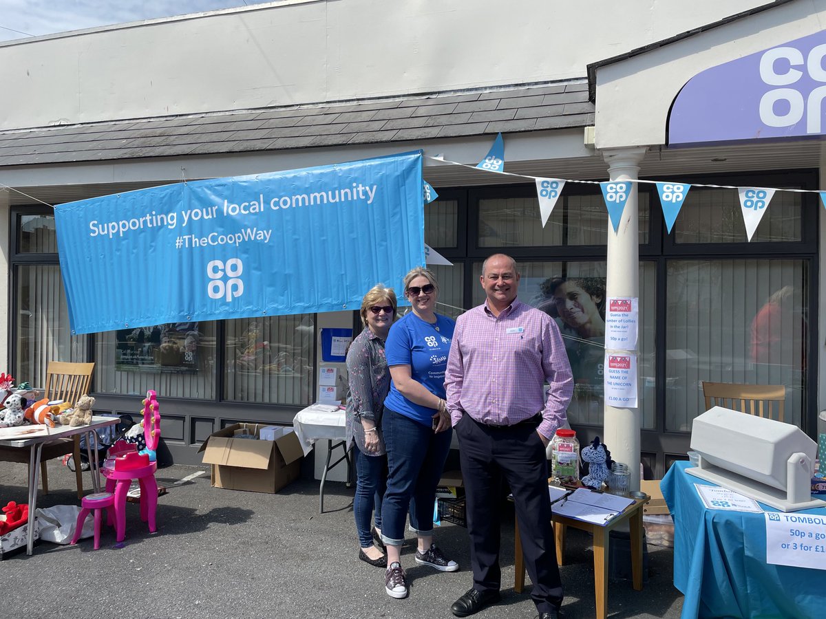 KeithRodaway's tweet photo. Raising money for ⁦@MindCharity⁩ in Paignton ⁦@CoopFuneralcare⁩ &amp; ⁦@coopuk⁩ Palace Avenue working together &amp; supporting our community is at our heart ❤️ #onecommunity https://t.co/DIYjWhQeFI