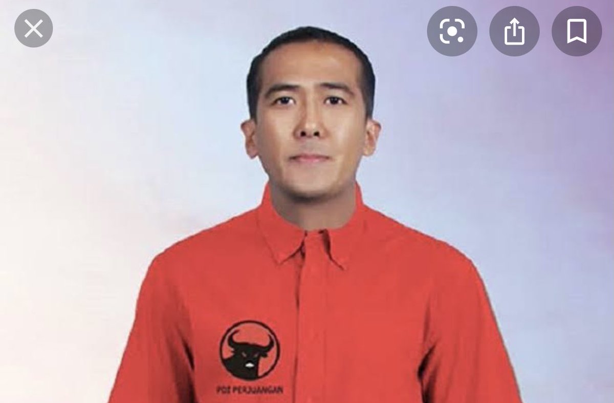 Sudah 16 bulan politisi PDIP yang buron ini belum tertangkap. Menakjubkan kegagalan aparat kita. Tidak jelas apa masih hidup atau sudah mati. Barangkali kalau cuitan ini bisa di retweet dan disebar keseluruh pelosok negeri dengan foto dibawah, kita bisa bantu aparat menangkapnya.