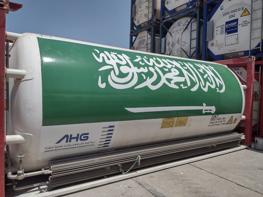 Saudi_Gazette's tweet photo. #PICTURES: The Kingdom of #SaudiArabia will be increasing its aid to #India by shipping another shipload of liquid oxygen, as the Asian country battles a second wave of #COVID19.
https://t.co/r9ah2boSM4 https://t.co/yVSi3Jo3sI