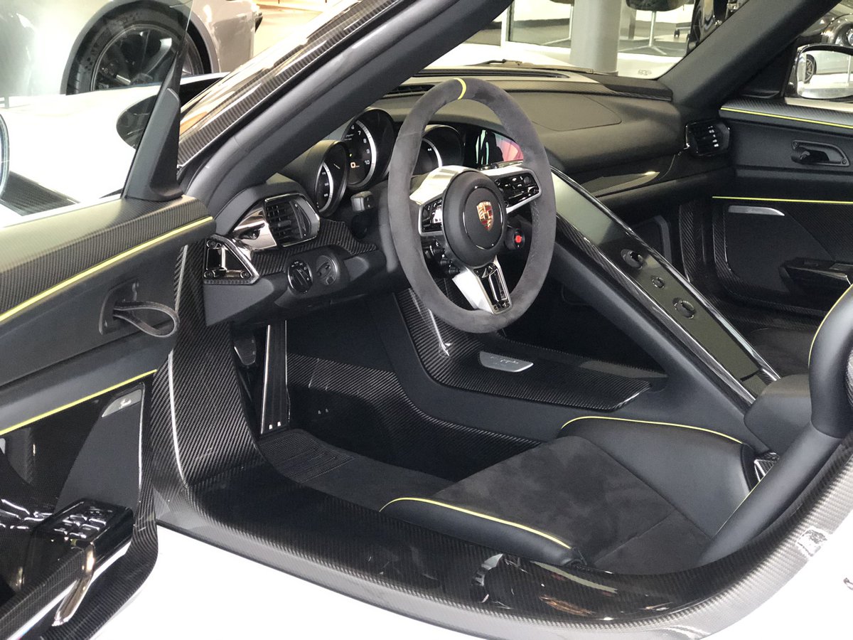 SupercarsPR's tweet photo. ¡1 de 3 Porsche 918 Spyder Weissach Package con Martini Livery y lo tenemos en Puerto Rico!

Ahora mismo en exhibición y a la venta en Porsche Center Puerto Rico https://t.co/CdiiWzrxSk