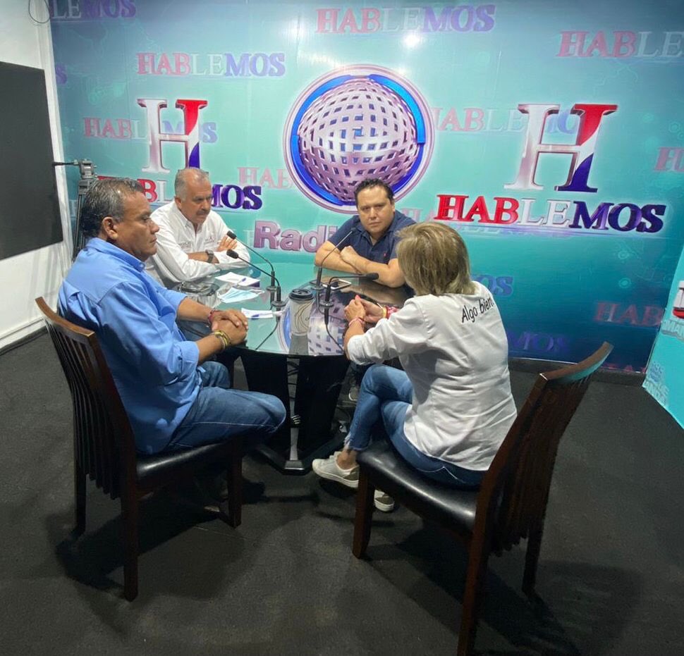 JesusElNegroS's tweet photo. Hoy estamos en la radio 90.1 FM, con Jorge Carrizales. La fórmula local de #VaXSonora platicando en este espacio, con el auditorio de la región Guaymas-Empalme. Este 6 de junio, tú tienes el poder, #VotaElNegroSaldaña #VotaIrmaCampillo #VotaRogelioSánchez #VotaBorregoGándara https://t.co/MxP82AhAXd