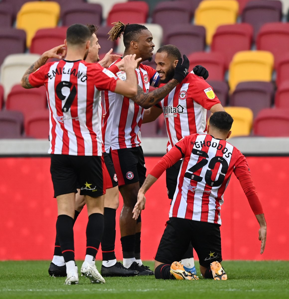 goal's tweet photo. Brentford Football Club: Welcome to the Premier League! 🐝

Back in the top flight for the first time in 74 YEARS! 🔴⚪ https://t.co/zBTRcadmQT