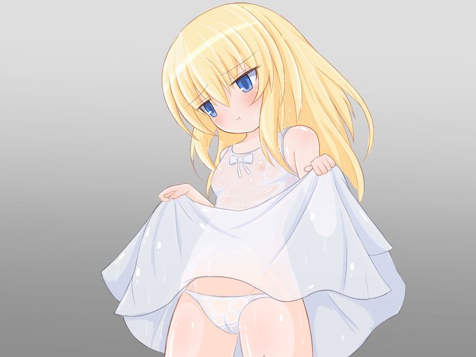 絵393号「金髪さん」急に水浸しになってワンピースが張り付くのが気持ち悪くて裾を掴んでいる一般金髪少女(パンツには気づいていない) 